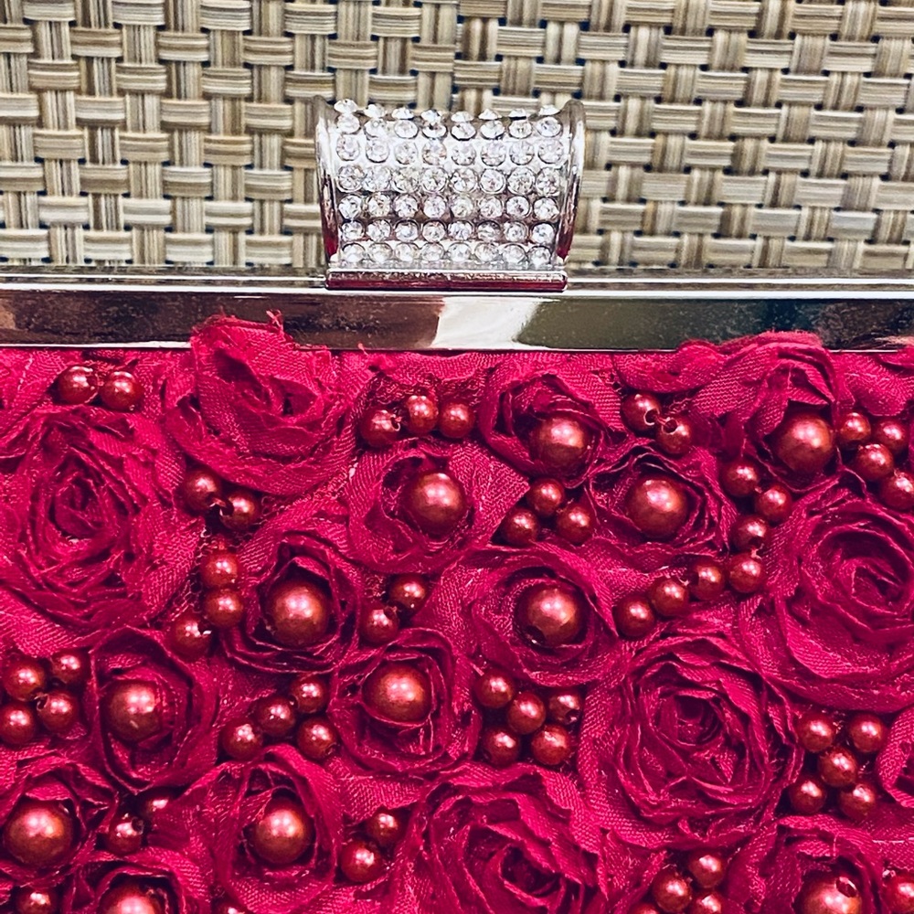 SOLD🌟HP🌟VTG 1980 Red 3D Rose Beaded Clutch/Shoulder - Picture 4 of 9